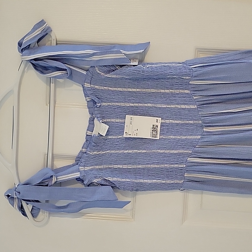 H&M, size US 6, light blue stripped jumper